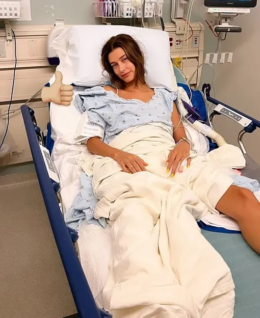 Хейли Бибер оказалась на больничной койке после инсульта Хейли Бибер оказалась на больничной койке после инсульта