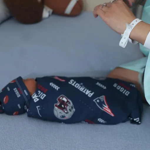 Карди Би родила первенца от от главного ресивера команды «Нью-Ингленд Пэтриотс» Карди Би родила первенца от от главного ресивера команды «Нью-Ингленд Пэтриотс»