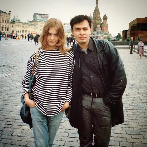 Алексей с уважением говорит о модели Алексей с уважением говорит о модели