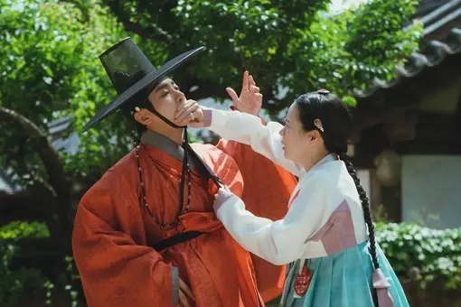 Чу У Ён и Лим Джи Ён в дораме «История леди Ок» Чу У Ён и Лим Джи Ён в дораме «История леди Ок»