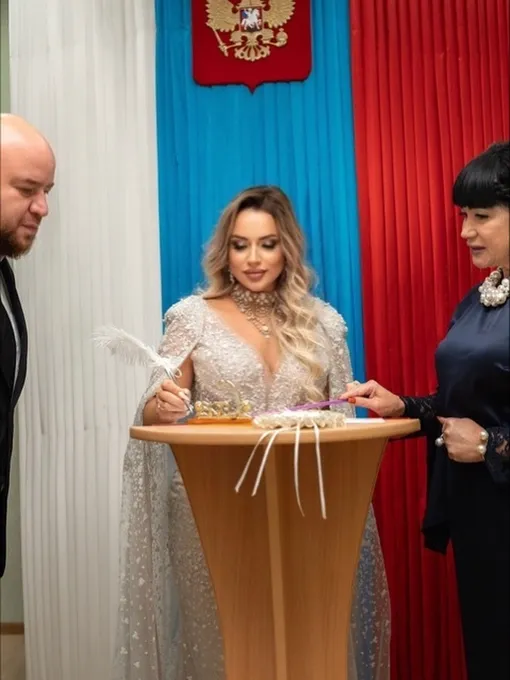 Наталья взяла фамилию мужа Наталья взяла фамилию мужа