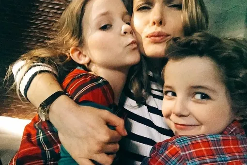 Светлана Иванова показала редкое фото младшей дочери Светлана Иванова показала редкое фото младшей дочери
