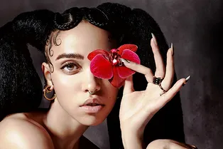 Певица FKA Twigs Певица FKA Twigs