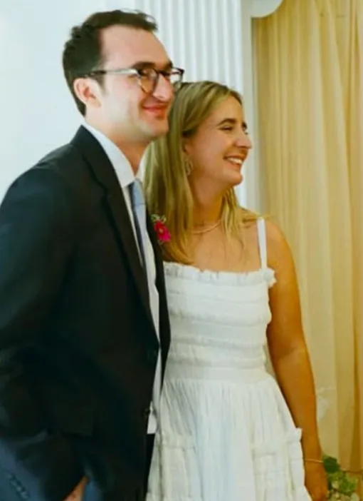 Айзек Хемпстед-Райт признался невесте в любви Айзек Хемпстед-Райт признался невесте в любви