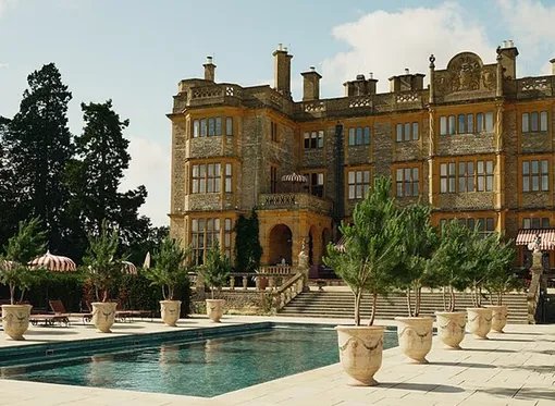 Ким Кардашьян и Льюис Хэмилтон отдохнули в поместье Estelle Manor Ким Кардашьян и Льюис Хэмилтон отдохнули в поместье Estelle Manor