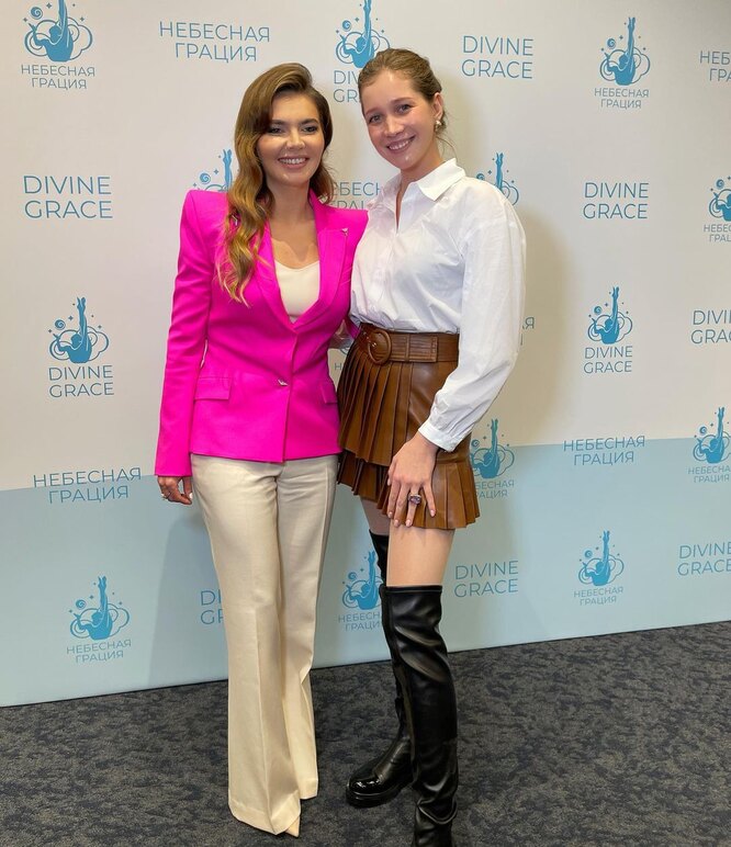 Виктория Бонямен бірге «Дом 2» шоуында жасырын секс фильмін көріңіз