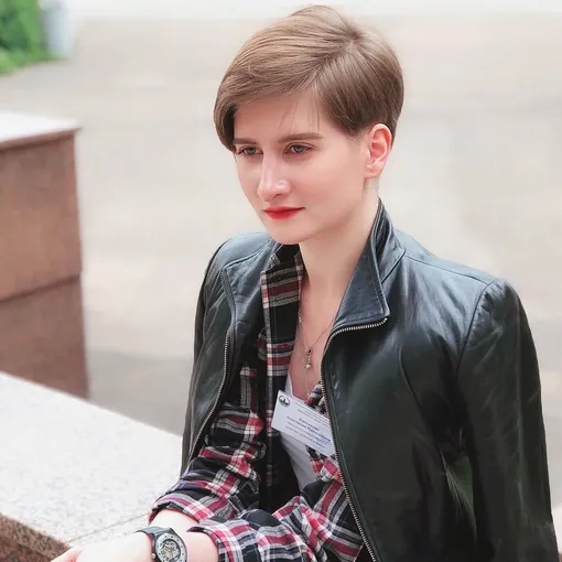 Вот так я выглядела через полгода после окончания университета. Обожаю!