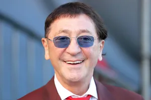 «Время с семьей — бесценно»: Григорий Лепс собрал за одним столом всех своих детей, зятя и внука «Время с семьей — бесценно»: Григорий Лепс собрал за одним столом всех своих детей, зятя и внука
