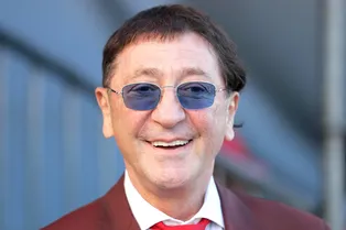 «Время с семьей — бесценно»: Григорий Лепс собрал за одним столом всех своих детей, зятя и внука «Время с семьей — бесценно»: Григорий Лепс собрал за одним столом всех своих детей, зятя и внука
