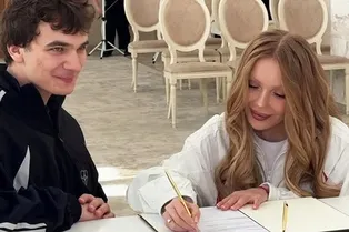 Свадьба в Москве: Карина Кросс вышла замуж за 22-летнего хоккеиста Марк Рудаковский