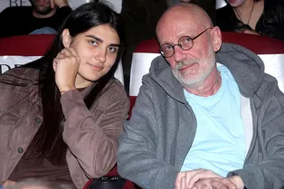 Молодожены страстно целовались: Юлия Барановская показала видео со свадьбы Александра Гордона с 23-летней художницей Молодожены страстно целовались: Юлия Барановская показала видео со свадьбы Александра Гордона с 23-летней художницей