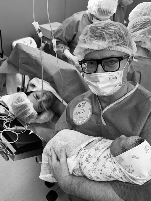 Сергей Войтенко с новорожденной дочерью