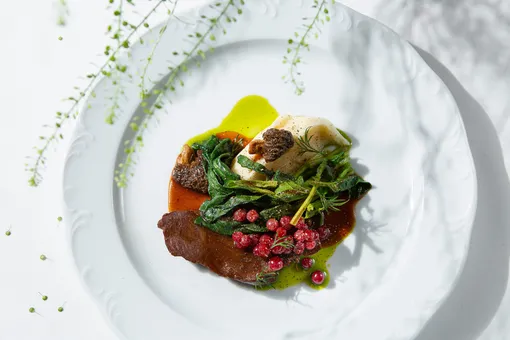 Говяжья щека с пюре и сморчками