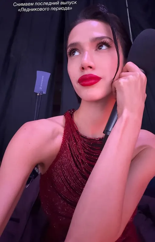 Алина Загитова в роли ведущей проекта