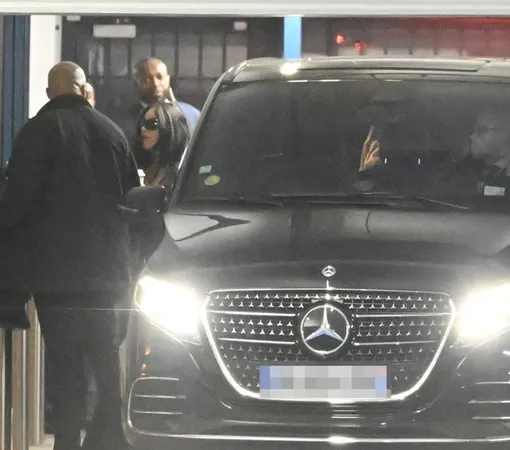 Ким Кардашьян в Париже