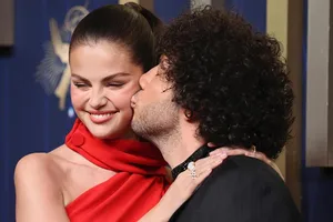 Муж Селены Гомес объяснил, почему она плакала перед свадьбой Муж Селены Гомес объяснил, почему она плакала перед свадьбой