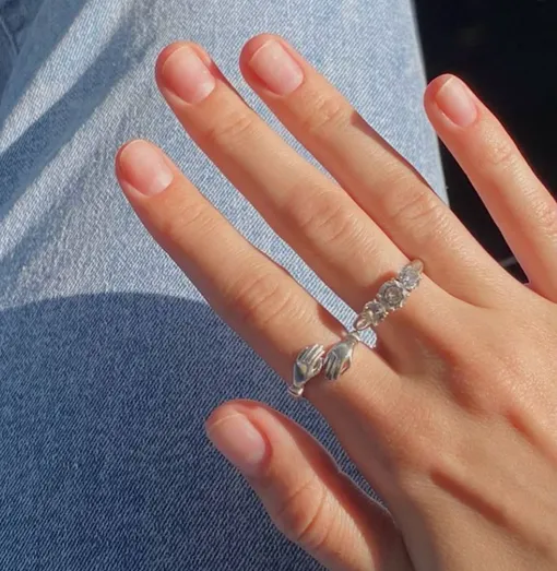 Откажись от какого-либо лака, чтобы устроить ногтям первый весенний отпуск!