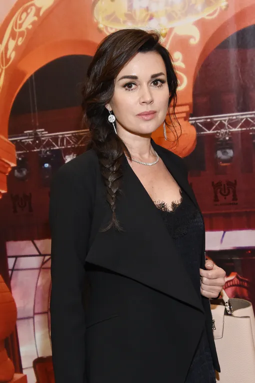 Врачи отказываются оперировать Анастасию Заворотнюк Врачи отказываются оперировать Анастасию Заворотнюк