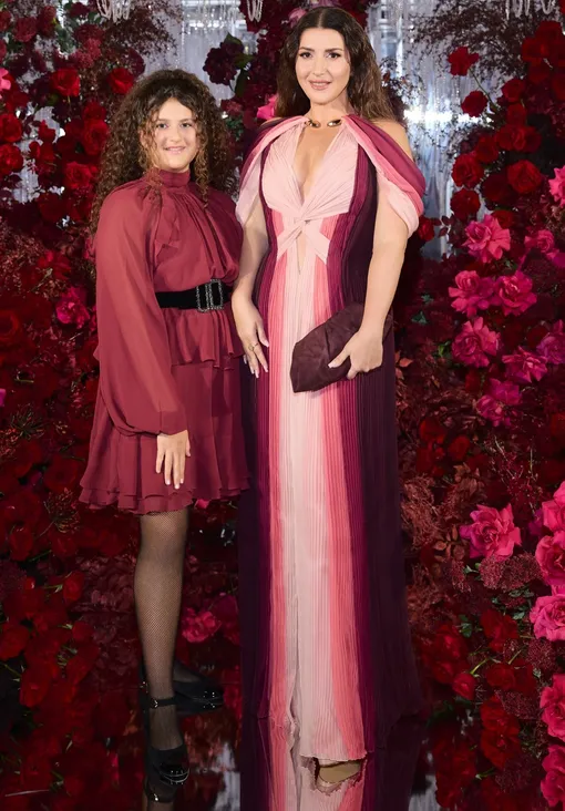 Жасмин поздравила дочь