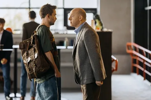 Александр Петров и Сергей Бурунов в фильме «Комментируй это»