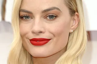 «Секси-платье с секретом!»: Марго Робби игриво оголила бедро на красной дорожке «Секси-платье с секретом!»: Марго Робби игриво оголила бедро на красной дорожке