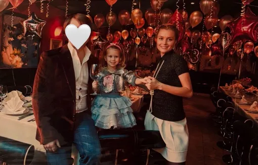 Аврора Киба в детстве с родителями