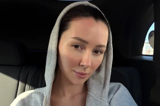 «После потери мамы теперь мне страшно за сына»: Анна Заворотнюк под обстрелами в Дубае обратилась к поклонникам «После потери мамы теперь мне страшно за сына»: Анна Заворотнюк под обстрелами в Дубае обратилась к поклонникам