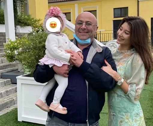 Михаил Хубутия и Юлия Ван с дочерью Михаил Хубутия и Юлия Ван с дочерью