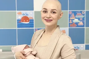 «На свет появилась Дарья!»: болеющая раком фитнес-блогер Анастасия Калинина родила дочь «На свет появилась Дарья!»: болеющая раком фитнес-блогер Анастасия Калинина родила дочь