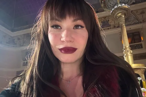 Ида Галич в платье с глубоким декольте появилась на третьей свадьбе Маши Миногаровой и актера сериала «Папины дочки»