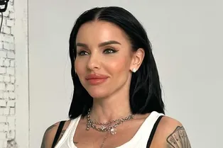 Юлия Волкова показала фигуру в дерзком бикини после концерта в Мехико