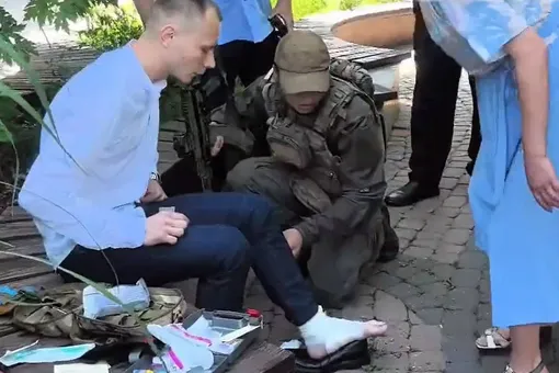 «Жених ранен, у невесты загорелось платье»: свадьбу в центре Белгорода атаковал беспилотник — видео «Жених ранен, у невесты загорелось платье»: свадьбу в центре Белгорода атаковал беспилотник — видео