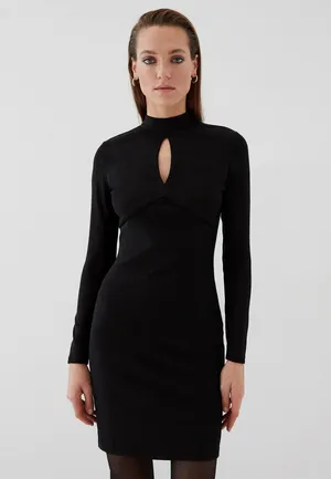 Черное платье с вырезом, Zarina, 599 руб. Черное платье с вырезом, Zarina, 599 руб.