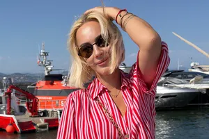 «У меня трясутся руки»: Лера Кудрявцева заявила, что у нее случилась паническая атака на детской карусели в Сен-Тропе «У меня трясутся руки»: Лера Кудрявцева заявила, что у нее случилась паническая атака на детской карусели в Сен-Тропе
