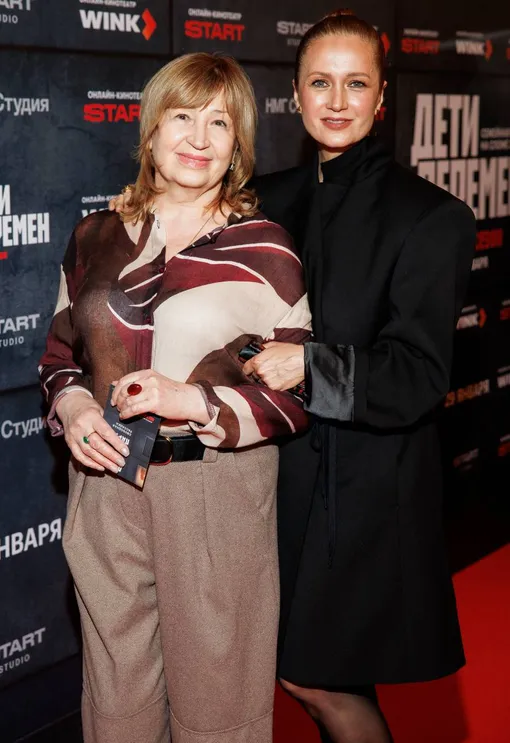 Надежда и ее дочь Виктория Исакова на премьере