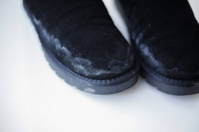 vinegar to remove salt and chemical stains from shoes