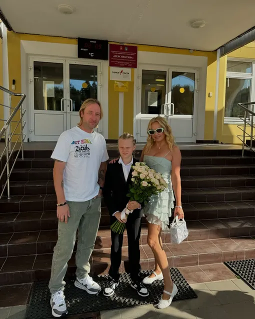 Евгений Плющенко и Яна Рудковская с сыном Александром Евгений Плющенко и Яна Рудковская с сыном Александром