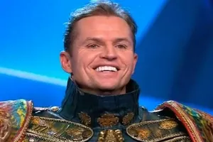 «Для меня это впервые, я нигде не выступал так масштабно»: бывшего мужа Ольги Бузовой выгнали с шоу «Маска»