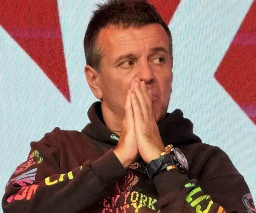 Андрей Губин заявил, что не является заслуженным артистом России Андрей Губин заявил, что не является заслуженным артистом России