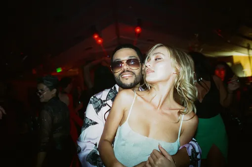 The Weeknd стал партнером Лили-Роуз Депп в сериале «Кумир» The Weeknd стал партнером Лили-Роуз Депп в сериале «Кумир»