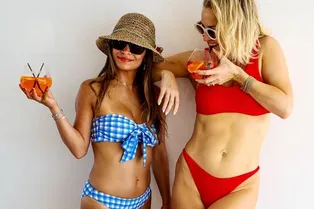 Похудевшая после родов Кейт Хадсон похвасталась фигурой в красном бикини