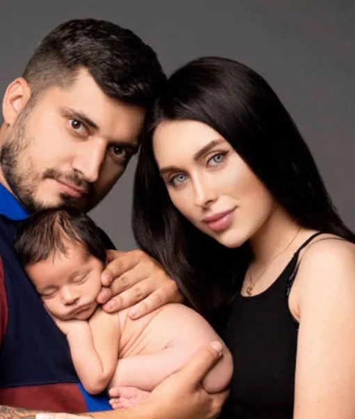 Паша Техник и Ева Карицкая с новорожденным сыном