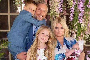 Джессика Симпсон впервые после родов показала всю семью Джессика Симпсон впервые после родов показала всю семью