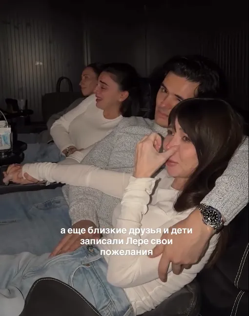 Лерчек расплакалась из-за сюрприза жениха Лерчек расплакалась из-за сюрприза жениха