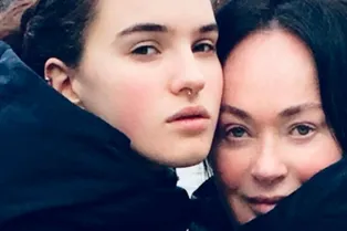 «Вынос мозга»: Лариса Гузеева показала дочь, которая «накрасилась крейзи» «Вынос мозга»: Лариса Гузеева показала дочь, которая «накрасилась крейзи»