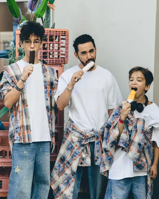 Тимур Родригез с сыновьями