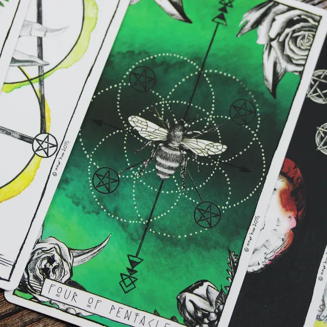 Гадание на Таро: выбери карту и узнай, что ждет тебя в конце этого года!