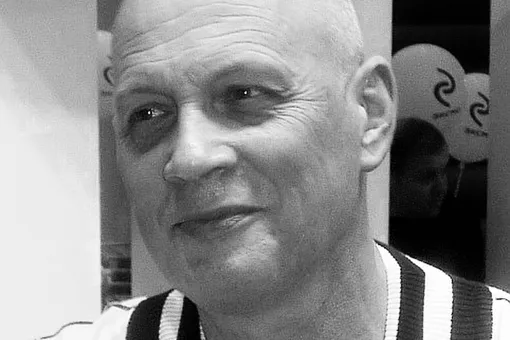 Умер в реанимации легендарный писатель-фантаст, актер фильма «Запрещенная реальность» Василий Головачев Умер в реанимации легендарный писатель-фантаст, актер фильма «Запрещенная реальность» Василий Головачев