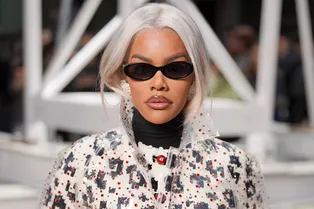 Cеребряная королева: 10 самых стильных идей окрашивания для седых и очень светлых волос Cеребряная королева: 10 самых стильных идей окрашивания для седых и очень светлых волос