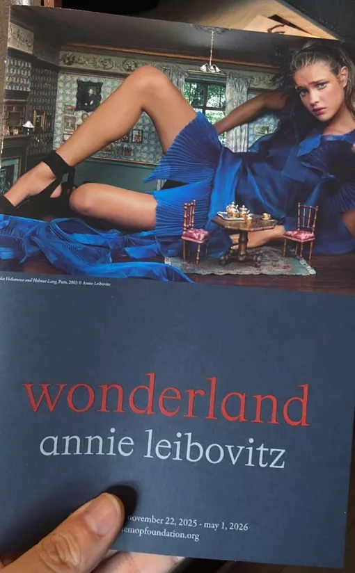 Наталья Водянова в фотосессии Лейбовиц «Алиса в Стране чудес»